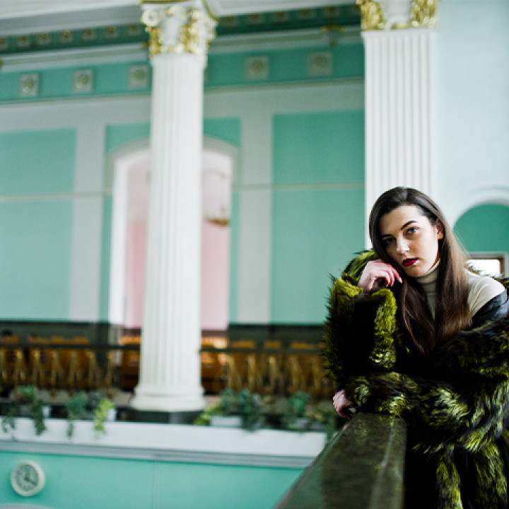 Modern Majesty: Regal Dress Styles with a Bold Edge